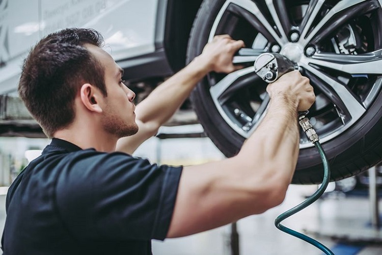 Signs That You Need To Replace Your Car Tyres